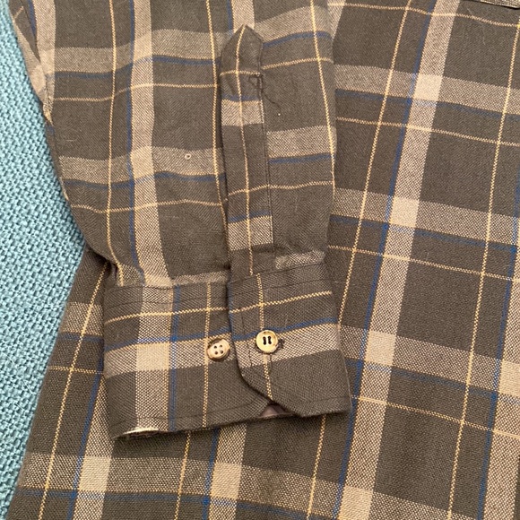 Men’s flannel like shirt. Double pocket placket front. Size XL. - Picture 6 of 9
